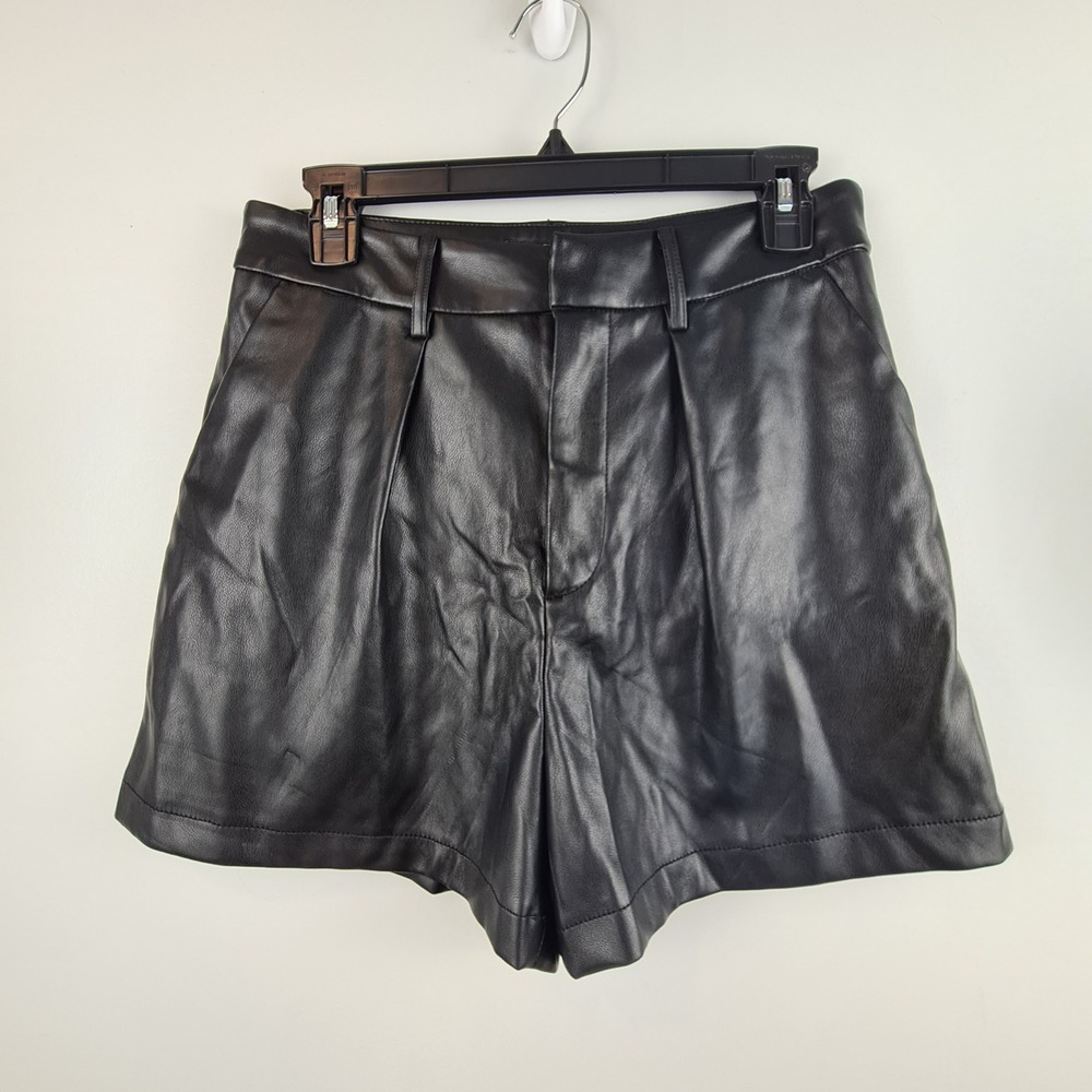 7 For All Mankind Womens Black Faux Leather Pleated High Rise Shorts Size M NWT